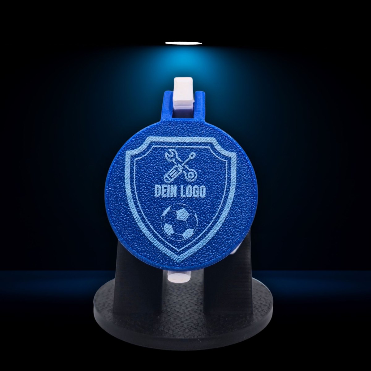 Blaue SafeCap mit gravierter Logo-Vorlage „Dein Logo“